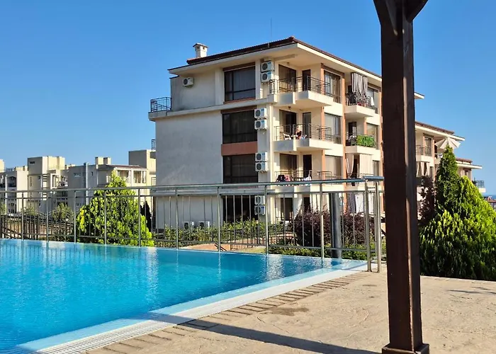 Sofia Macon アパートホテル 4*